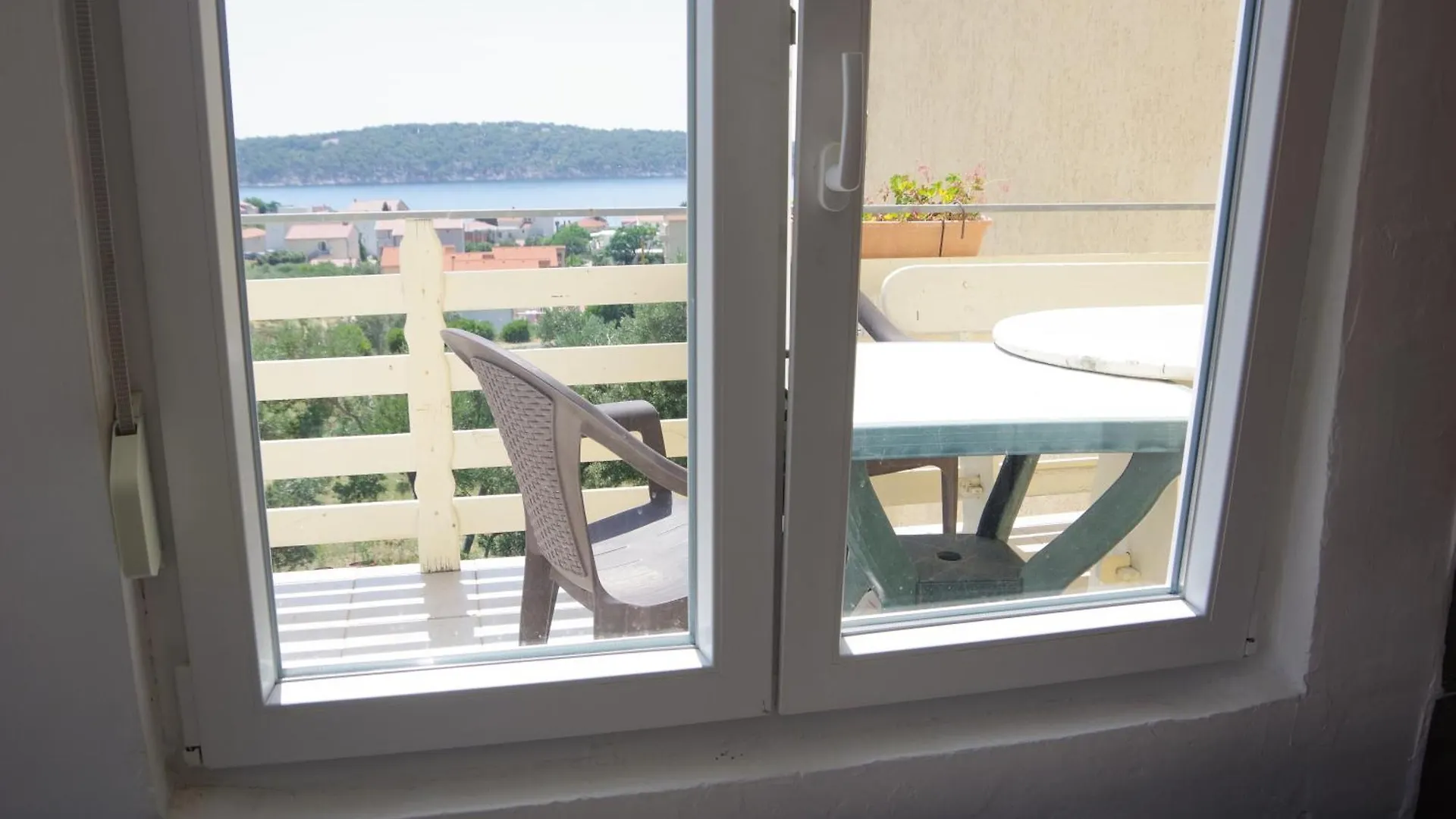 Serene Barbat Escape With Just Minutes From The Beach Раб Апартаменты
