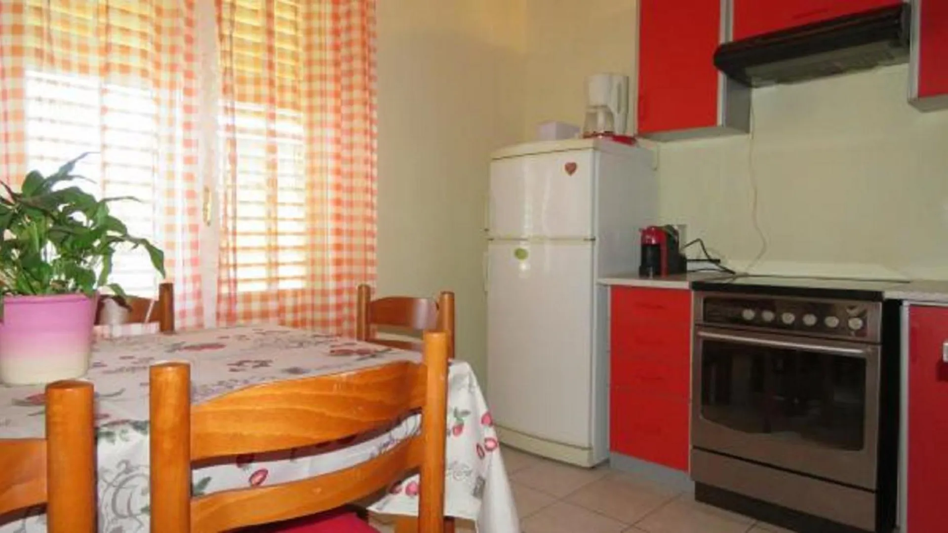 Serene Barbat Escape With Just Minutes From The Beach Раб Апартаменты