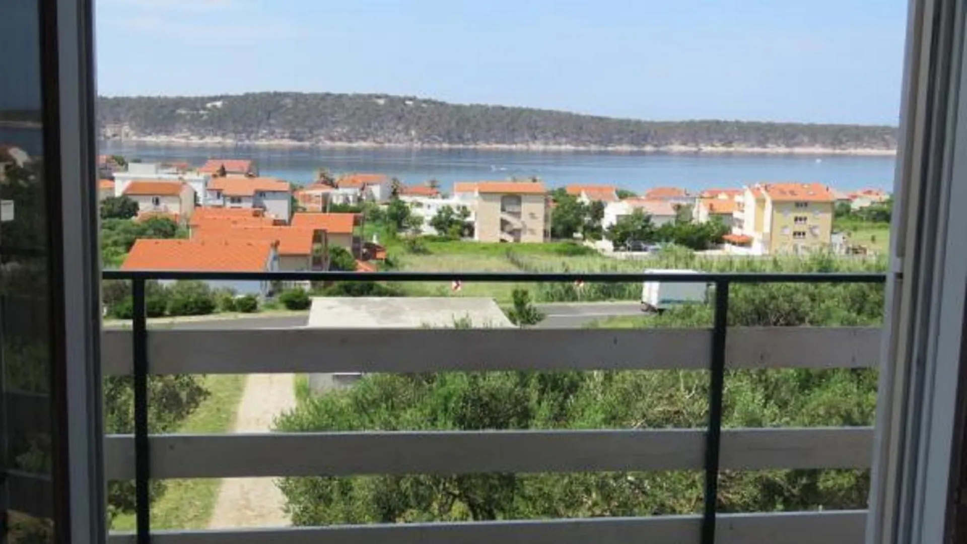Serene Barbat Escape With Just Minutes From The Beach Rab Town