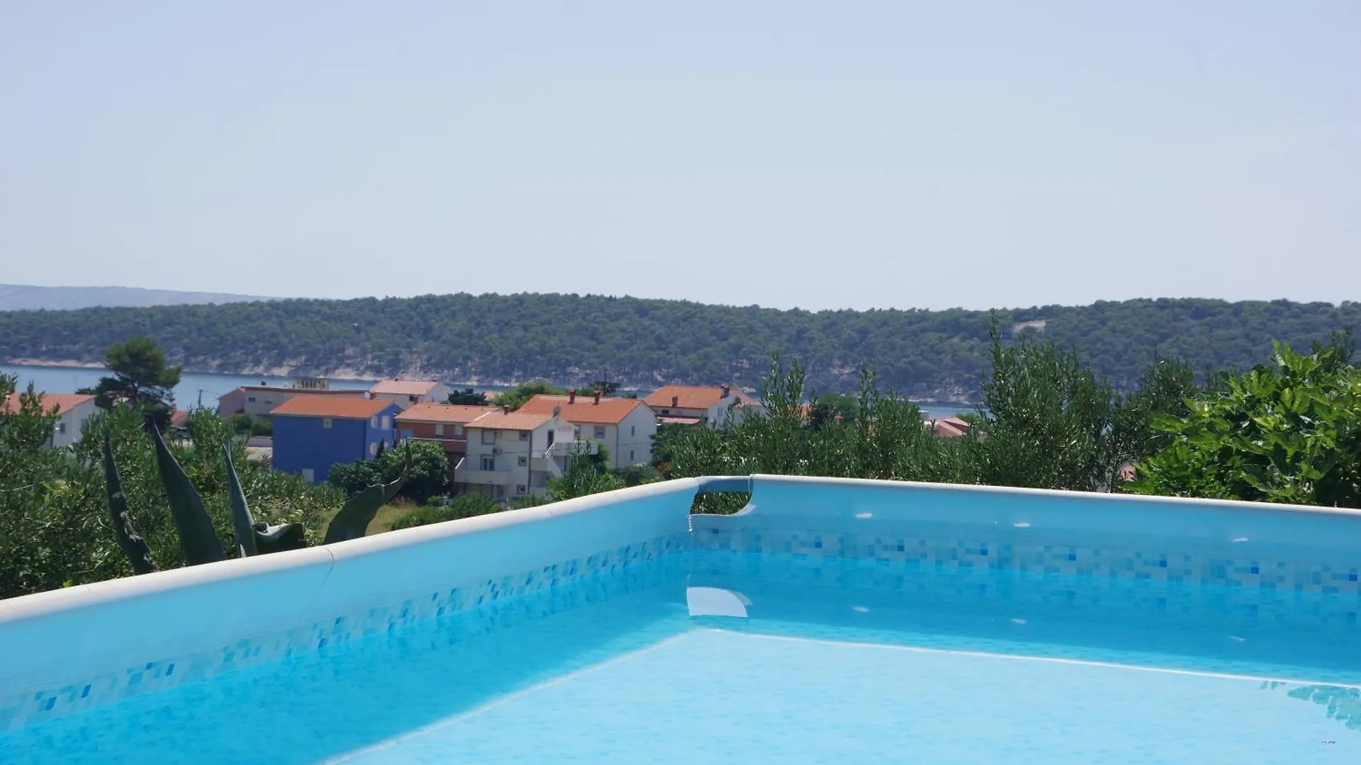 Serene Barbat Escape With Just Minutes From The Beach Rab Town