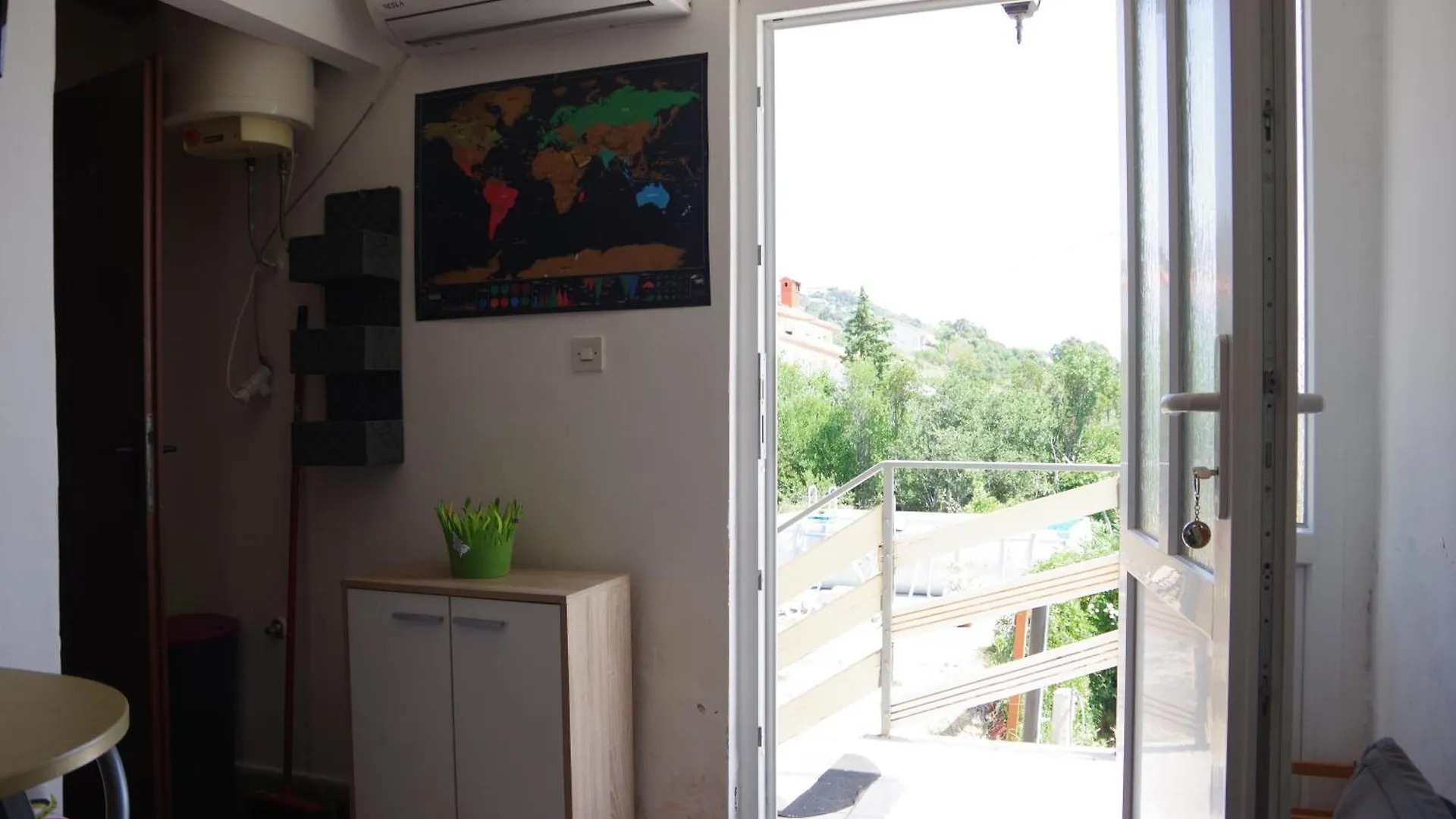 Serene Barbat Escape With Just Minutes From The Beach Раб 0*,  Хорватия