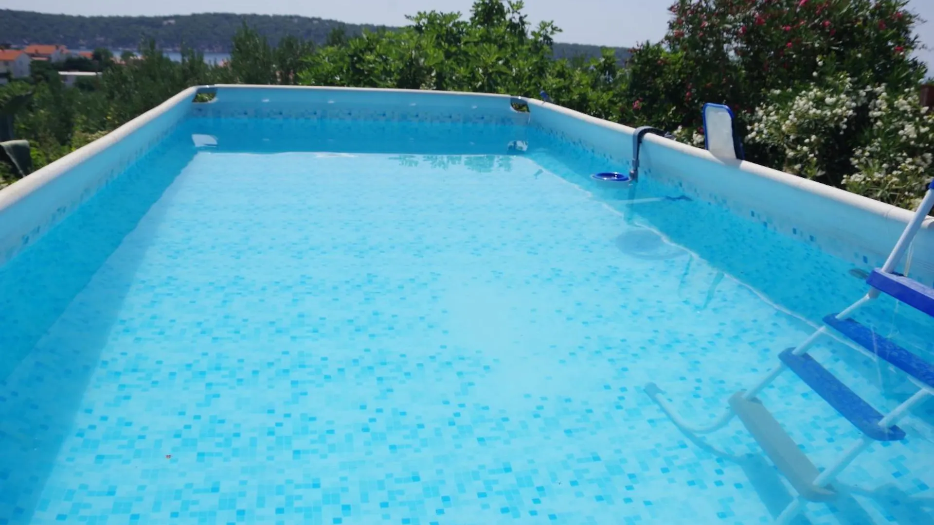 Serene Barbat Escape With Just Minutes From The Beach Раб