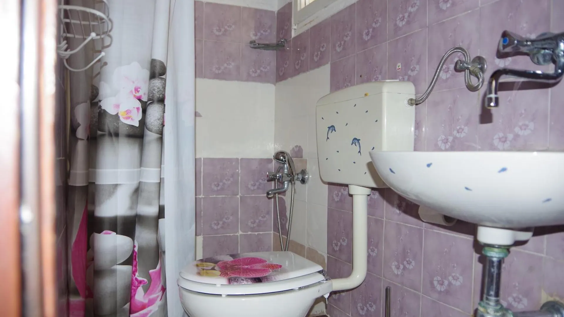 Serene Barbat Escape With Just Minutes From The Beach Rab Town Apartment