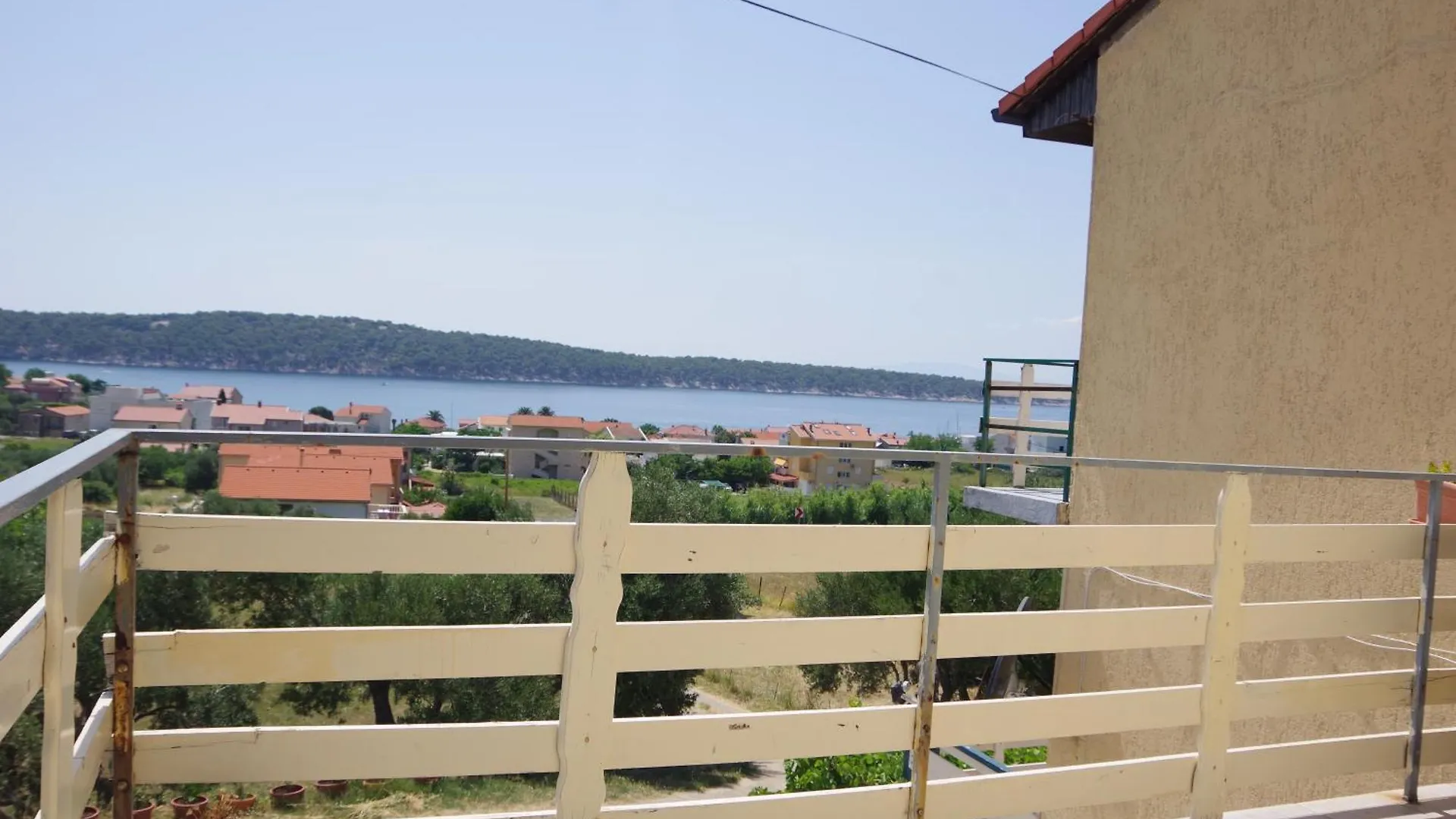 Serene Barbat Escape With Just Minutes From The Beach Rab Town Apartment