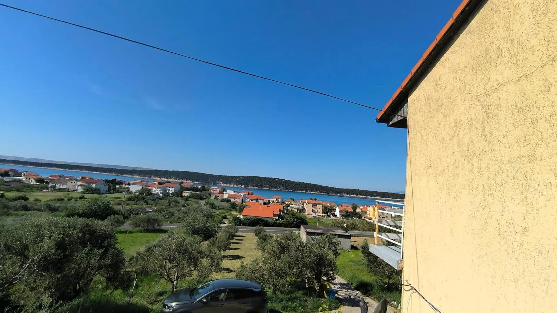 Serene Barbat Escape With Just Minutes From The Beach Rab Town Apartment