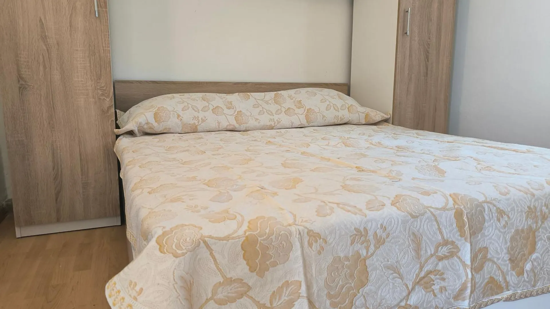 Apartment Serene Barbat Escape With Just Minutes From The Beach Rab Town Croatia