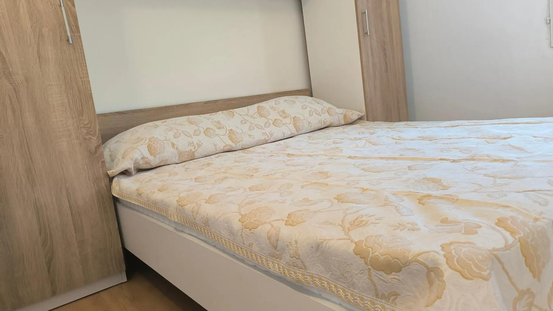 Serene Barbat Escape With Just Minutes From The Beach Rab Town