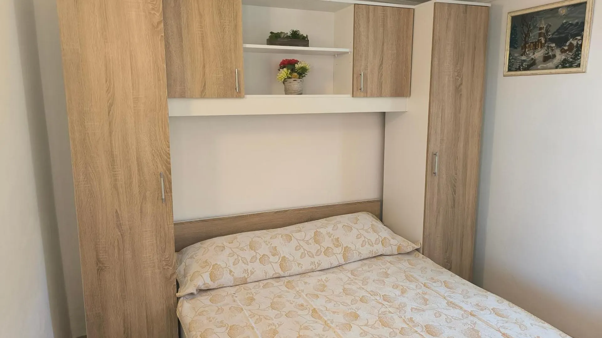 Apartment Serene Barbat Escape With Just Minutes From The Beach Rab Town
